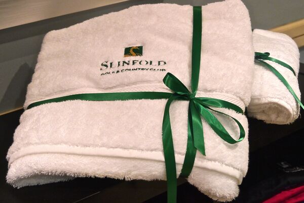 #caption-170 Retail luxury bath towel